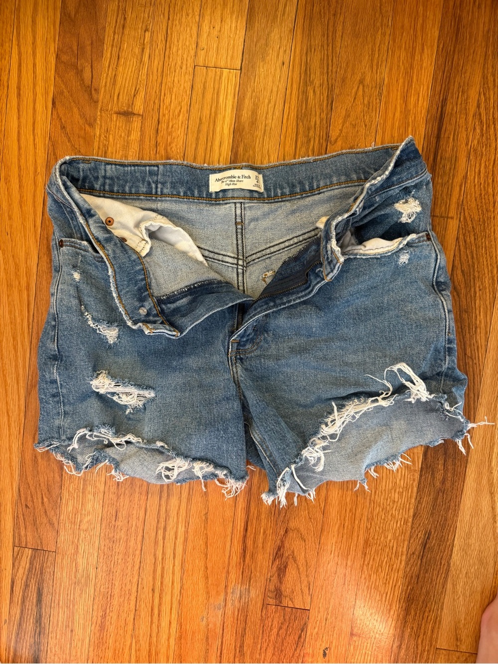Abercrombie & Fitch The 4” Mom Short High Rise